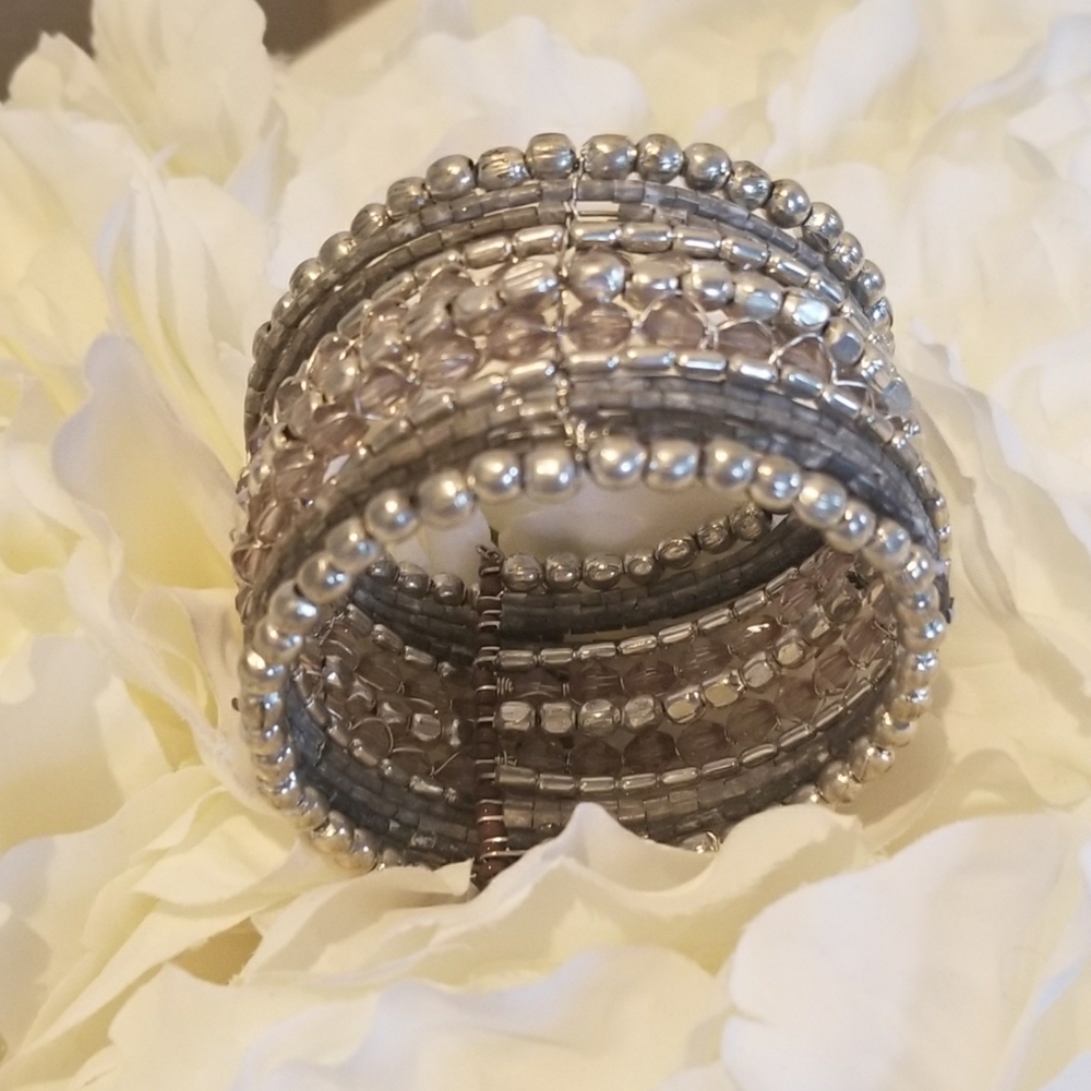 Expandable beaded cuff bracelet